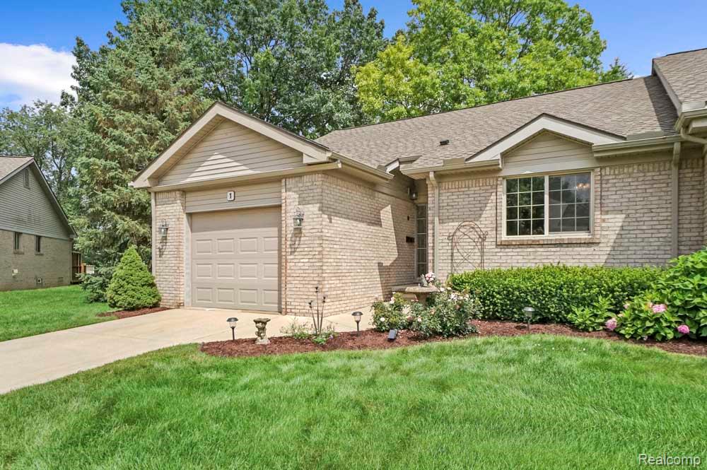 22230 Quail Run Circle, 1, South Lyon, MI 48178 — Photo 2