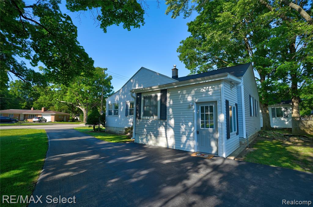 406 E Vienna Street, Clio, MI 48420 — Photo 3