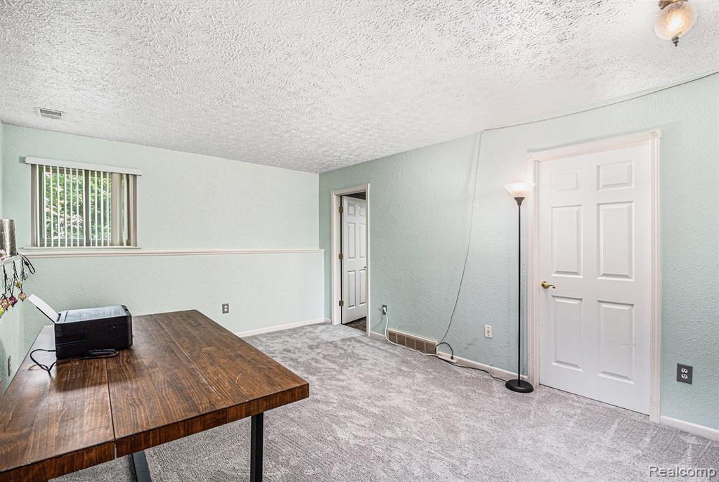 5524 Aylesbury Drive, Waterford, MI 48327 — Photo 19