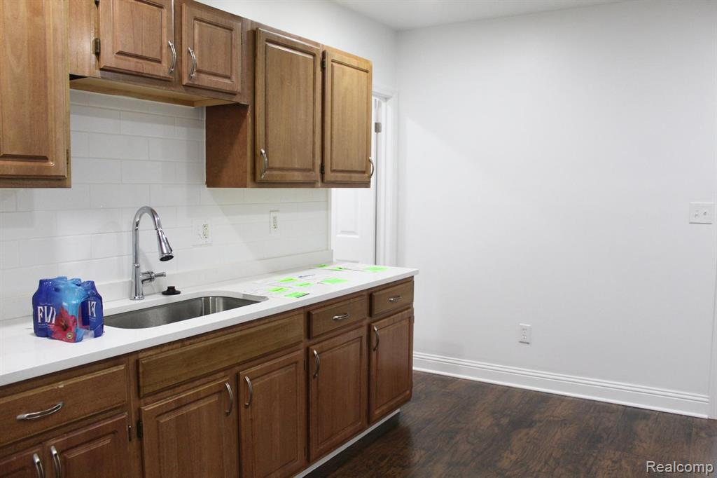 9836 Dequindre Street, Hamtramck, MI 48212 — Photo 9