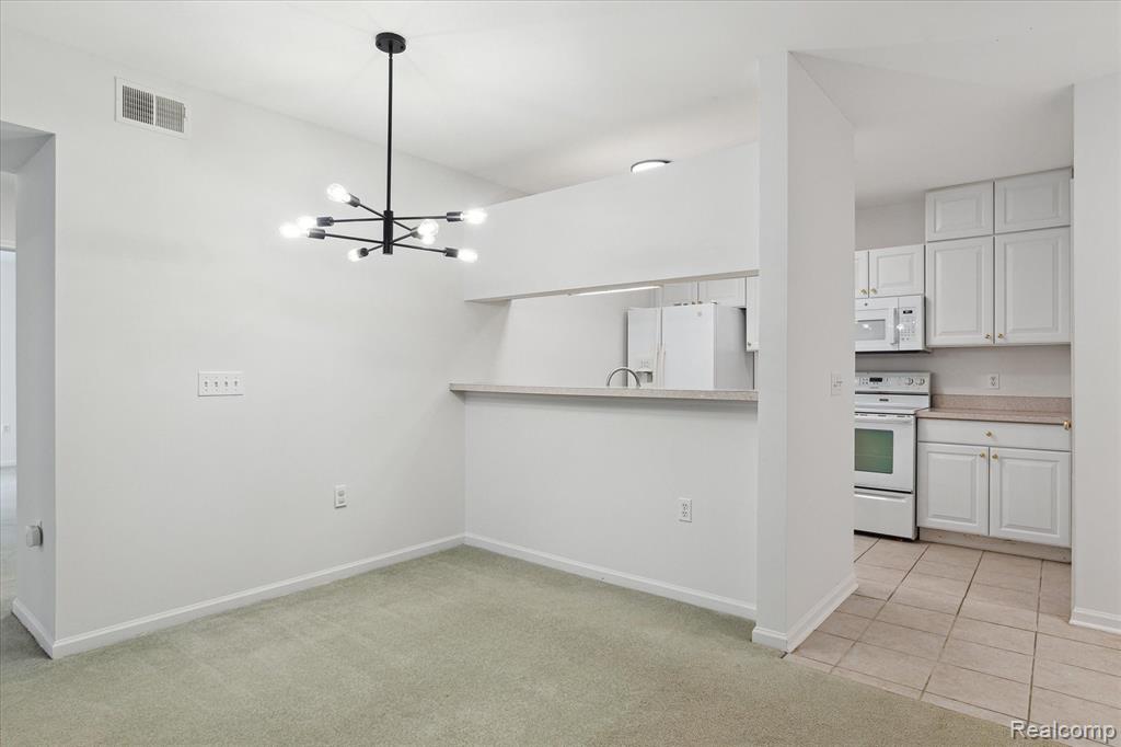 2670 S KNIGHTSBRIDGE Circle, Ann Arbor, MI 48105 — Photo 9