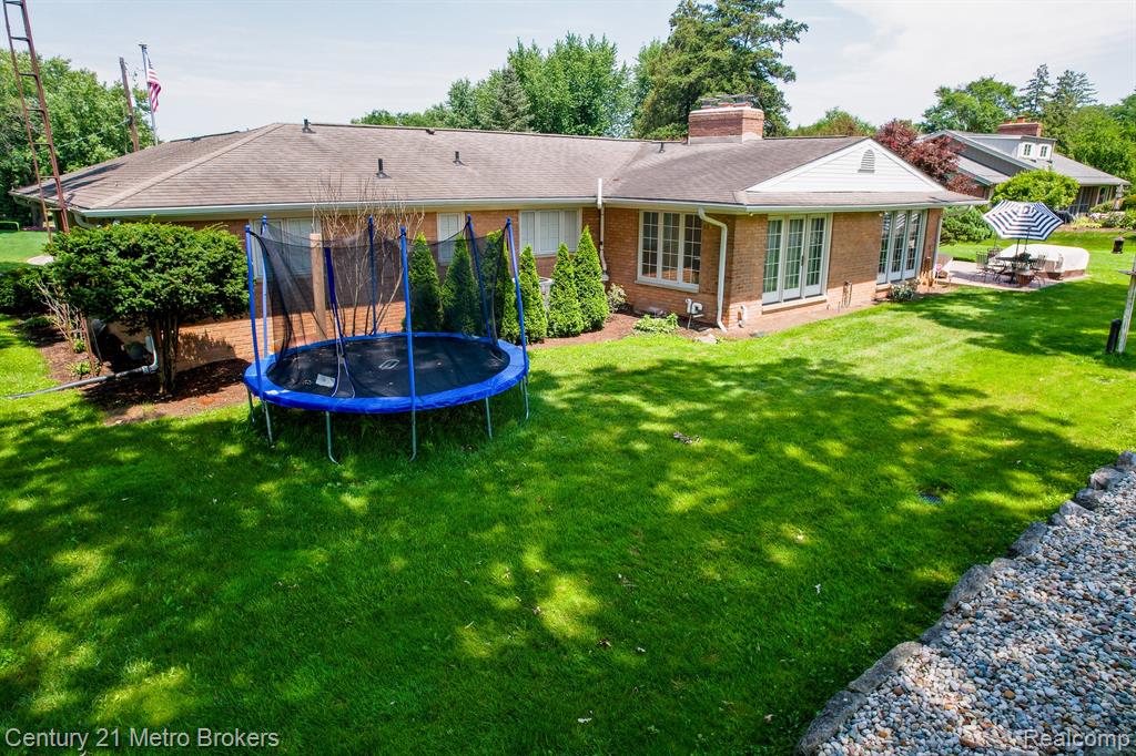 9270 Hidden Valley Court, Grand Blanc, MI 48439 — Photo 5