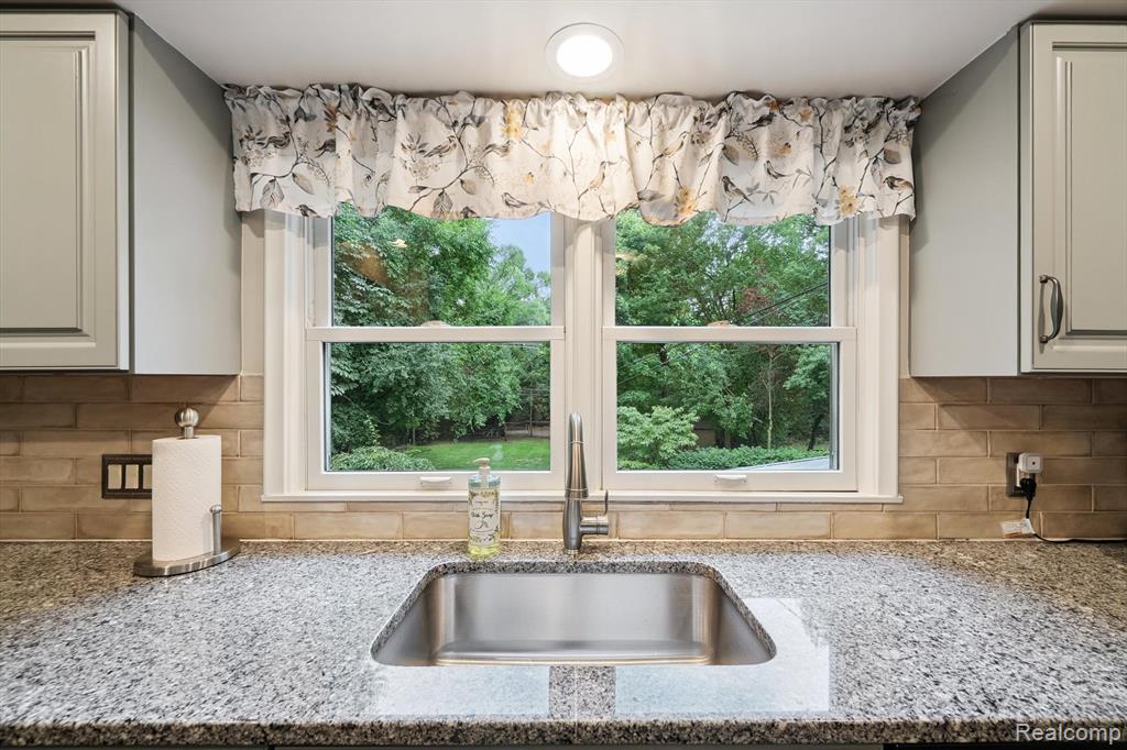 425 Kendry Avenue, Bloomfield Hills, MI 48302 — Photo 15