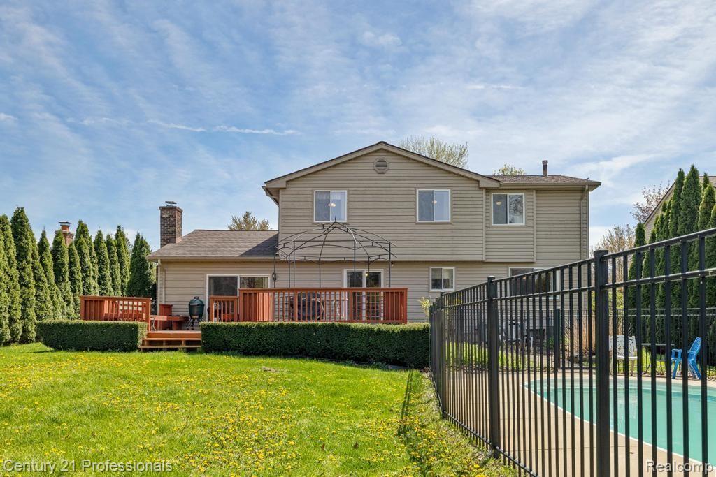 8978 Sussex Street, White Lake, MI — Photo 38