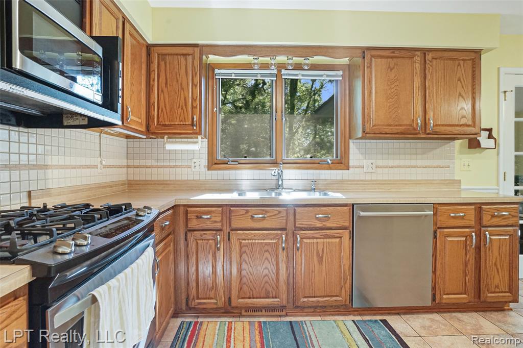 5236 Schlenker Road, Hamburg, MI — Photo 40