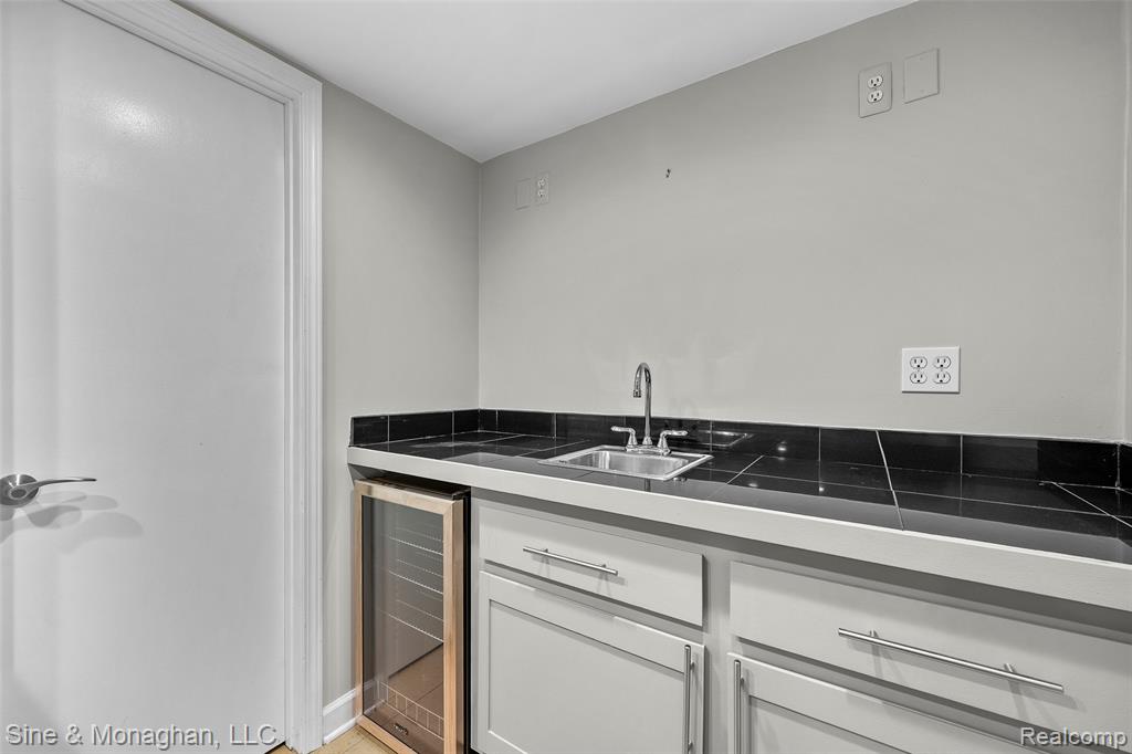 4419 Robinwood Avenue, Royal Oak, MI 48073 — Photo 32
