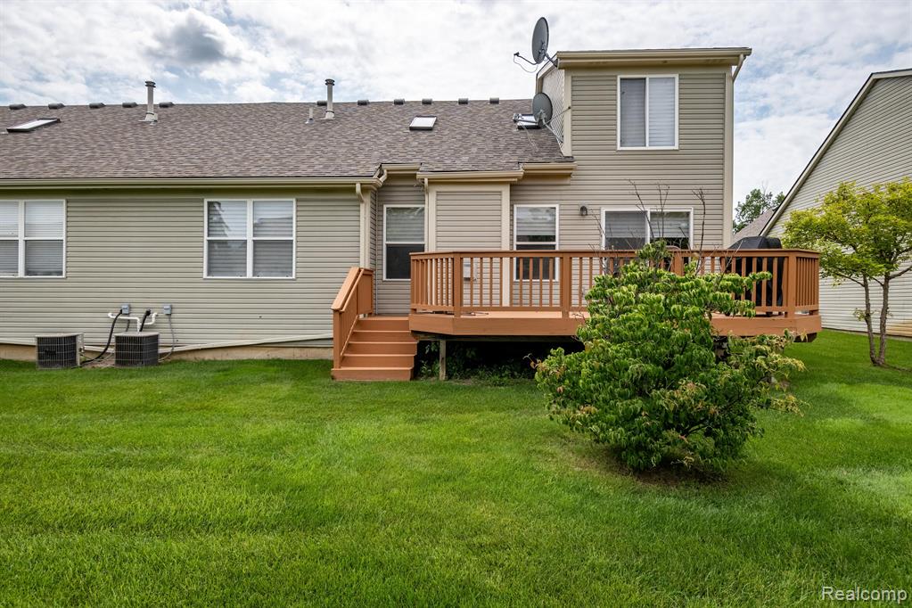 868 WOODHAVEN Drive, Commerce Twp, MI 48390 — Photo 41