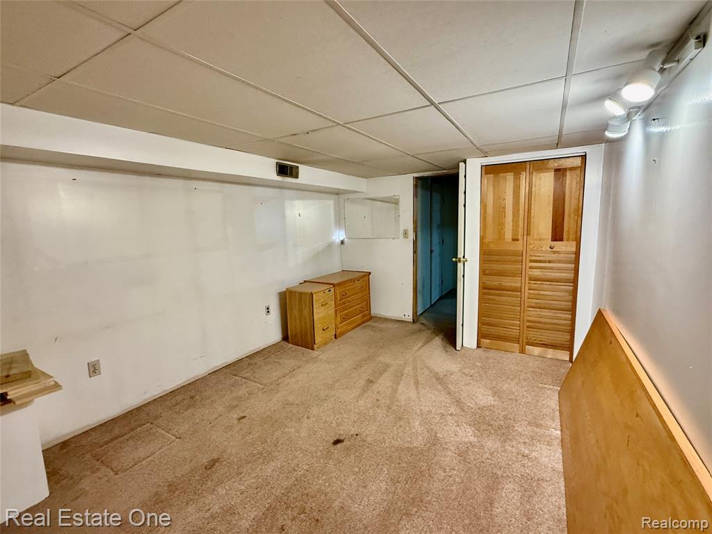 42075 GLORIA Drive, Canton, MI 48187 — Photo 36