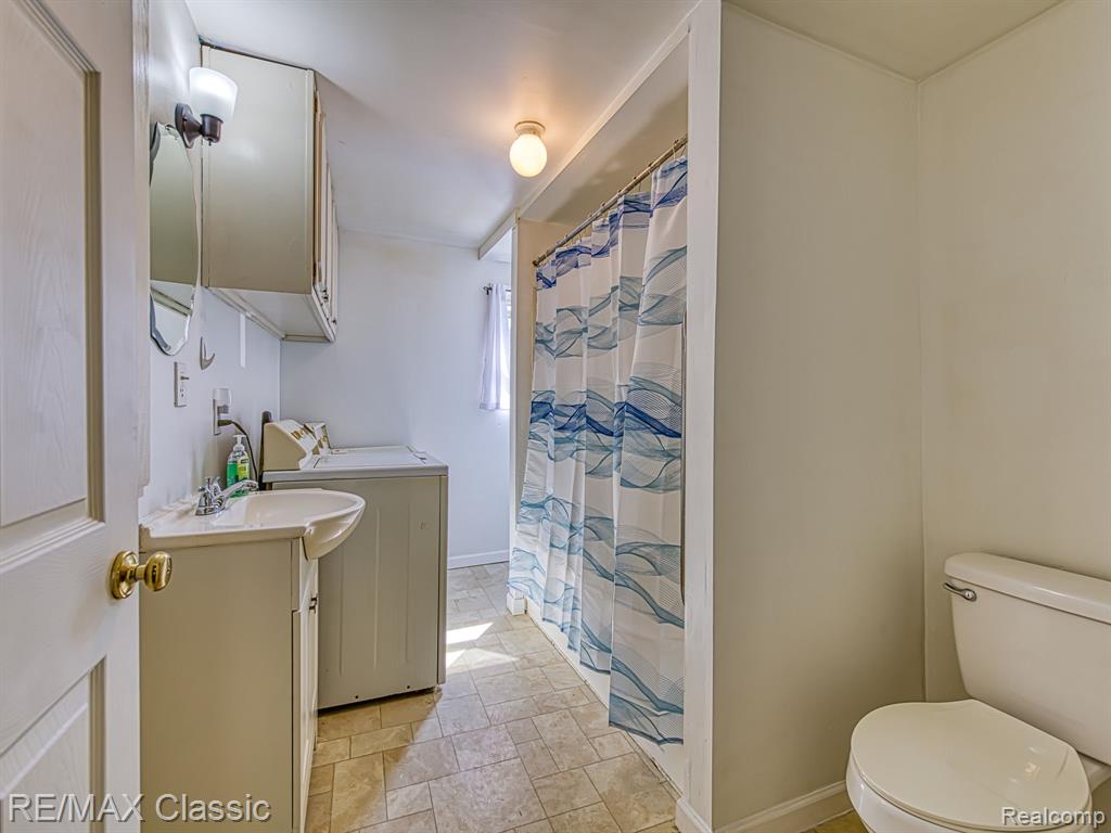 9156 Elizabeth Street, Whitmore Lake, MI 48189 — Photo 11