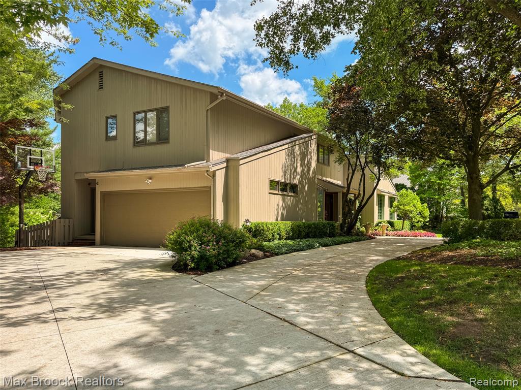 4695 Maura Lane, West Bloomfield, MI 48323 — Photo 2