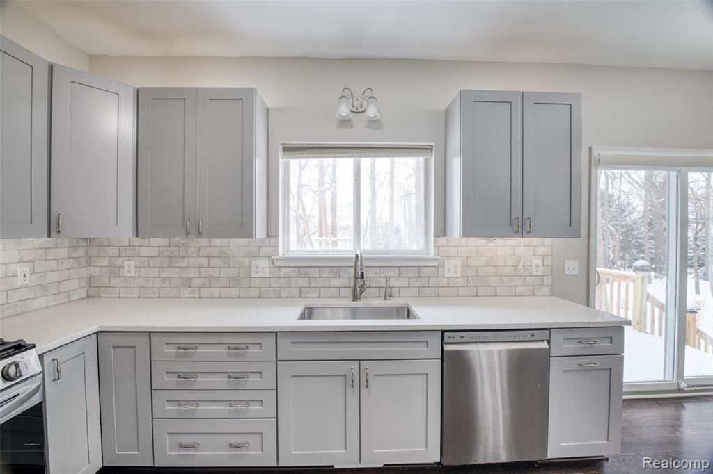 1564 Chelsea Circle, Howell, MI 48843 — Photo 12