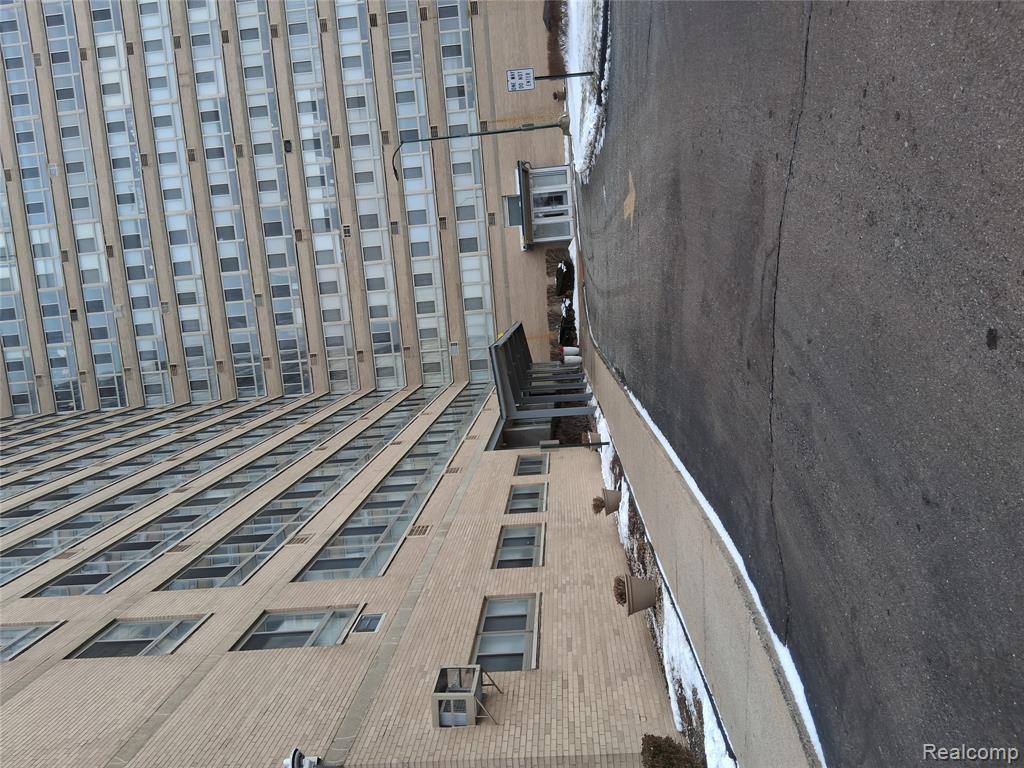 8900 E Jefferson, 725 & 726, Detroit, MI 48214
