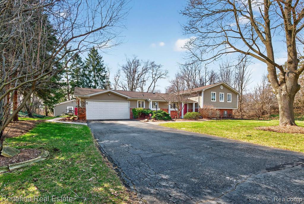 47025 S Chigwidden Drive, Northville, MI 48167 — Photo 2