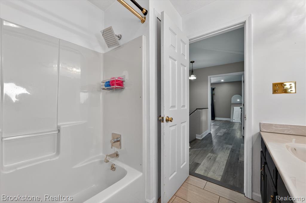 1980 Oakville Waltz Road, New Boston, MI 48164 — Photo 25