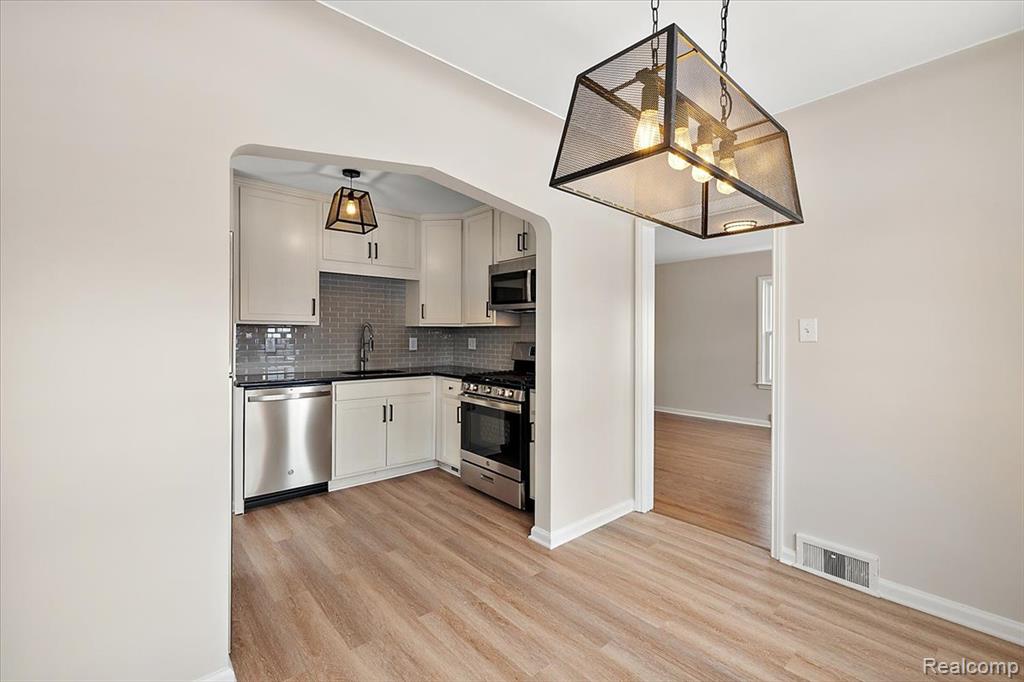 852 Cambridge Road, Berkley, MI 48072 — Photo 12