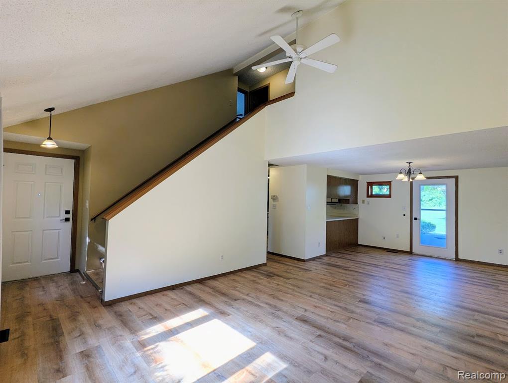 2316 Crescent Lake Road, Waterford, MI — Photo 4