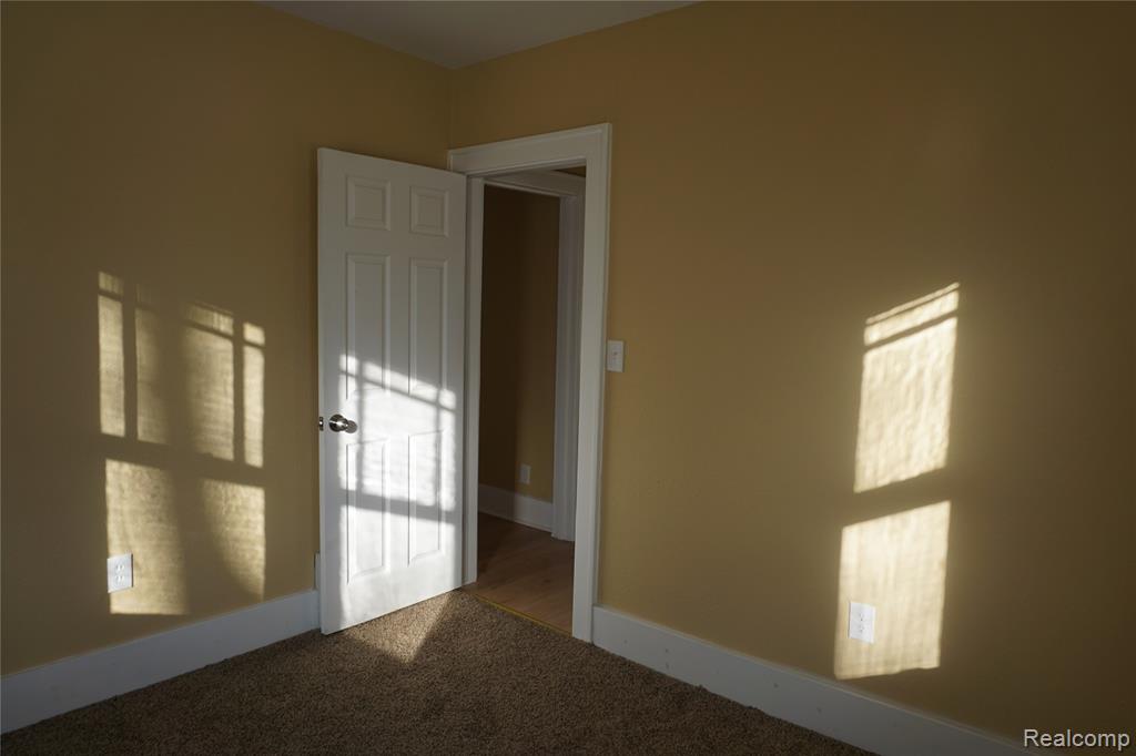 217 W Dewey Street, Flint, MI 48505 — Photo 16