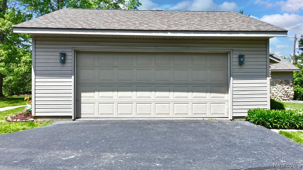 5370 Whipple Lake Road, Clarkston, MI 48348 — Photo 33