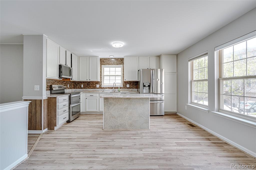 454 Old Pine Way, Walled Lake, MI 48390 — Photo 15