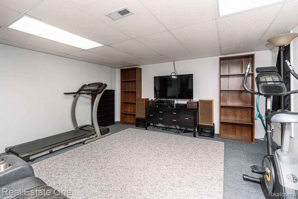 40323 FORDWICH Drive, Sterling Heights, MI 48310 — Photo 38