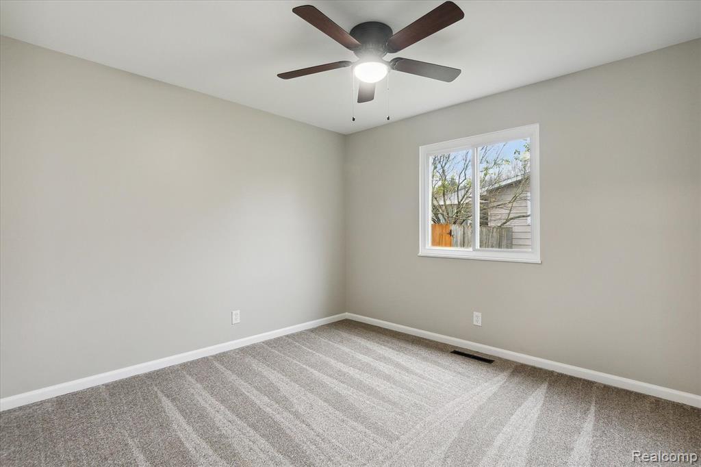 7107 FAIRGROVE Drive, Swartz Creek, MI 48473 — Photo 17