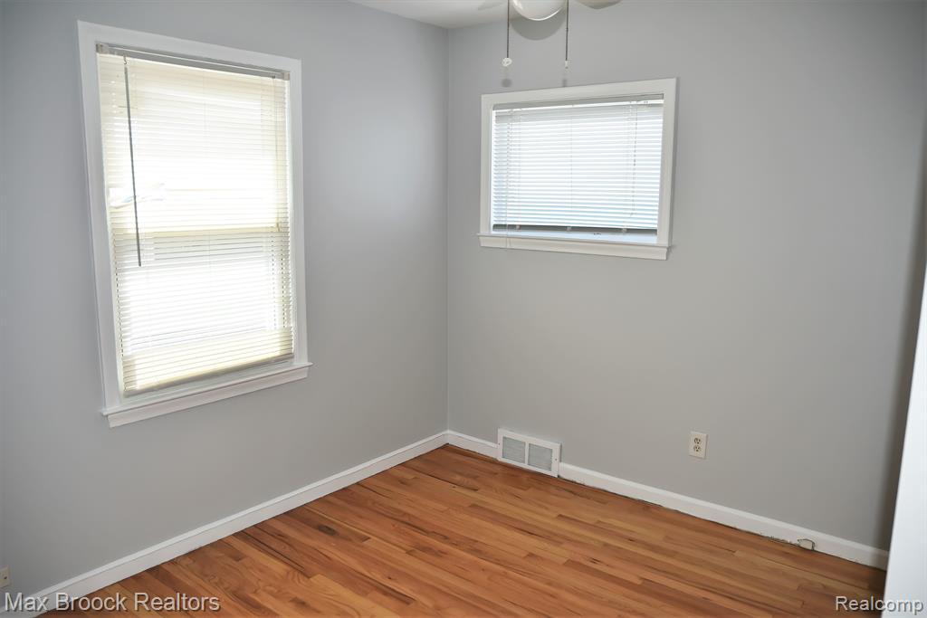 690 E LINCOLN Street, Birmingham, MI 48009 — Photo 16