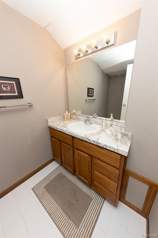 900 DREW Drive, Troy, MI 48098 — Photo 34