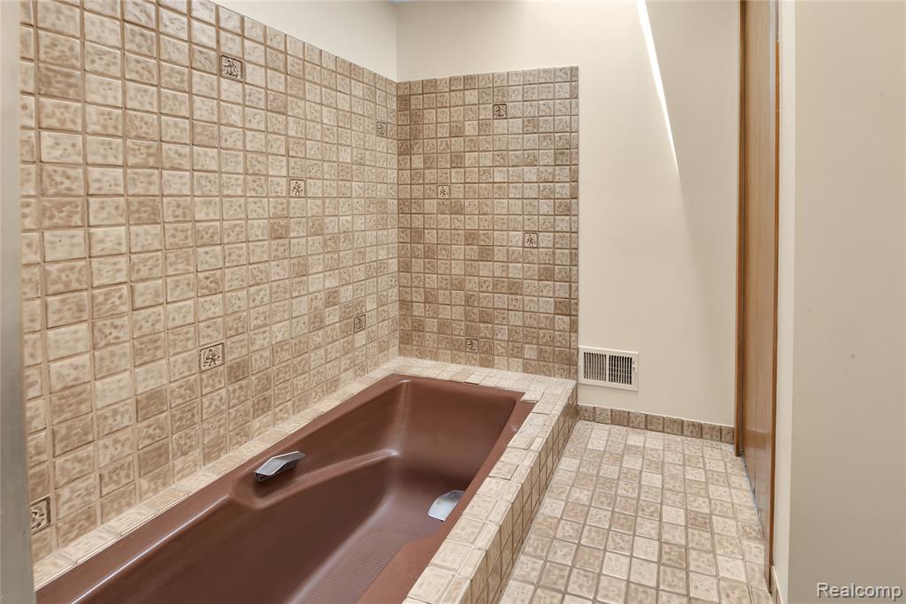 8285 Staghorn Trail, Clarkston, MI 48348 — Photo 29