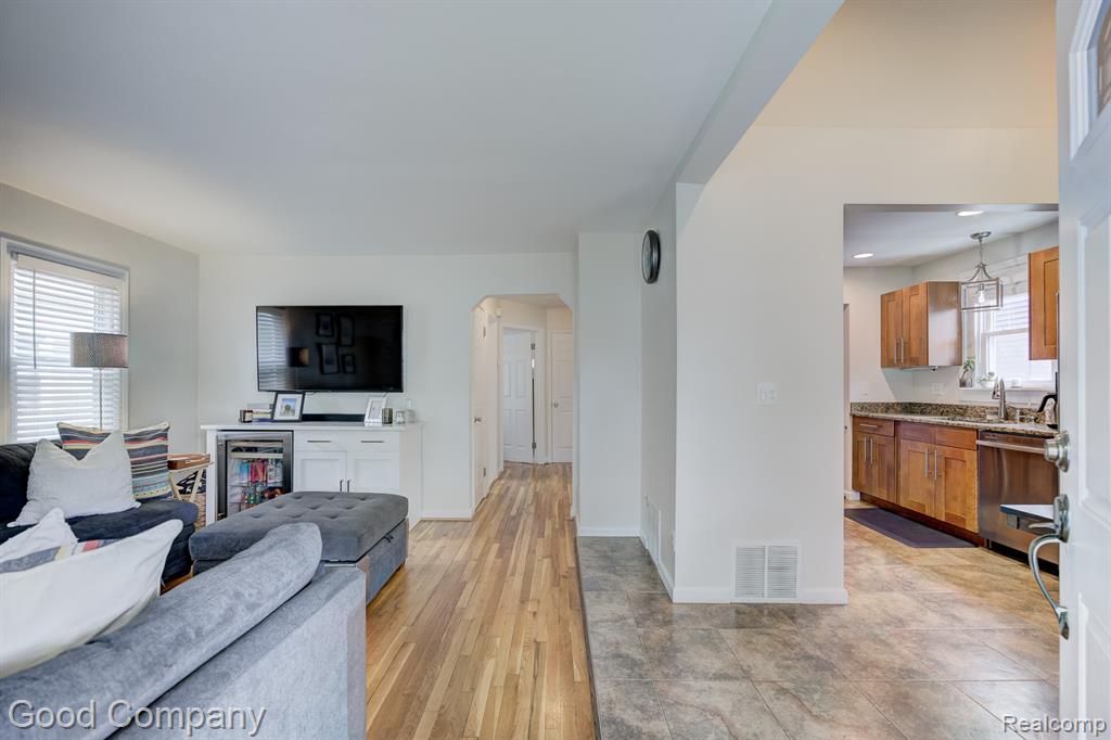 812 N Edgeworth Avenue, Royal Oak, MI 48067 — Photo 2