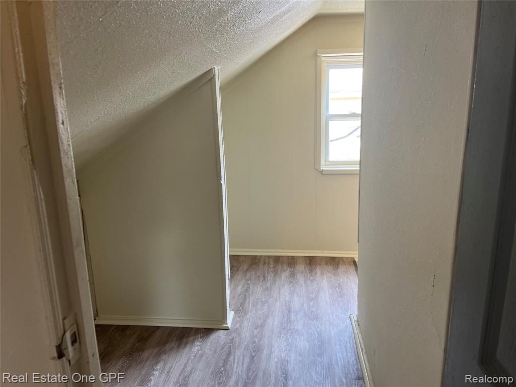 8679 CHALMERS Avenue, Warren, MI 48089 — Photo 16