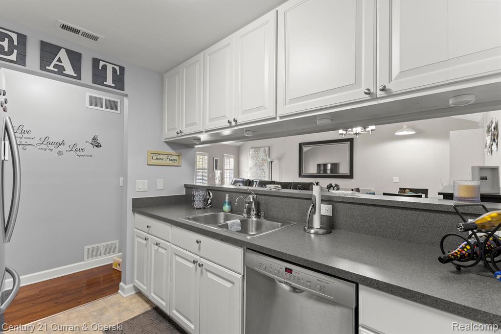 23070 FAIRLANE Boulevard, Woodhaven, MI 48183 — Photo 11