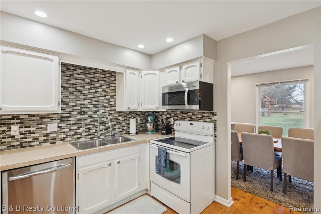 1357 Bloomingfield Drive, Lapeer, MI 48446 — Photo 13