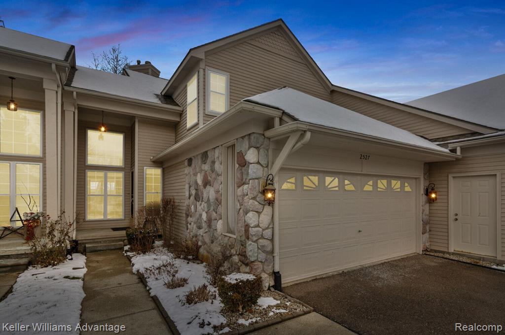 2527 PINE Drive, Wixom, MI 48393 — front exterior