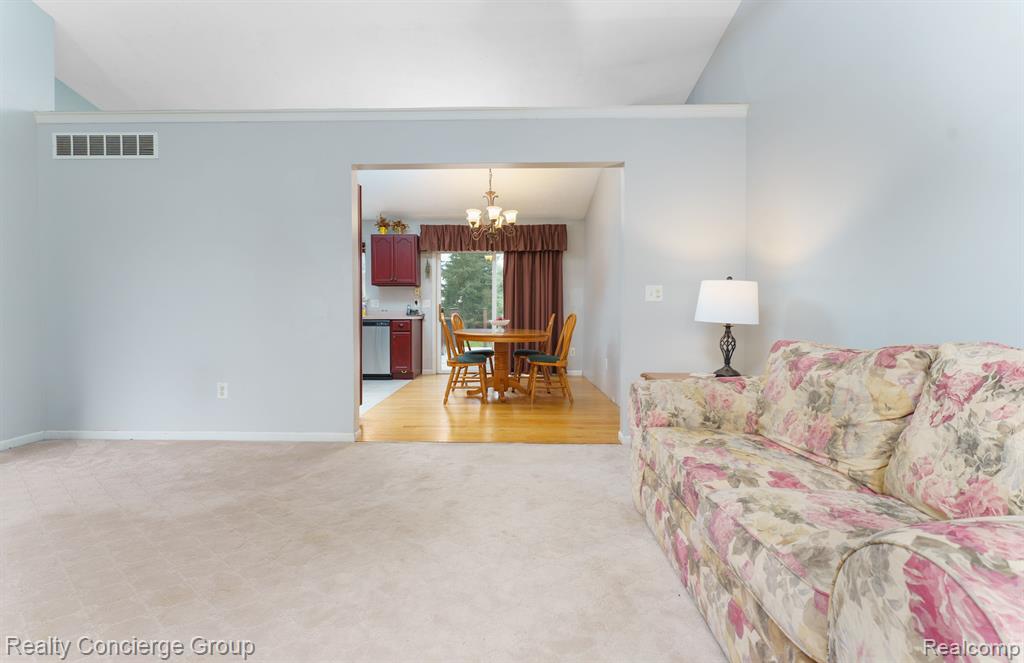10065 REDHAWK, Perry, MI 48872 — Photo 5