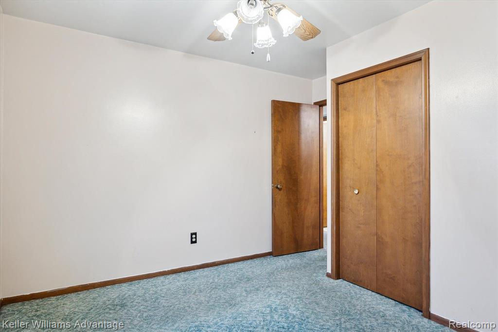 4942 HARDING Street, Dearborn Heights, MI 48125 — Photo 18