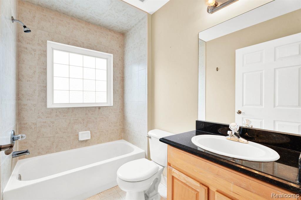 5379 Twin Oaks Drive, Sterling Heights, MI 48314 — Photo 22