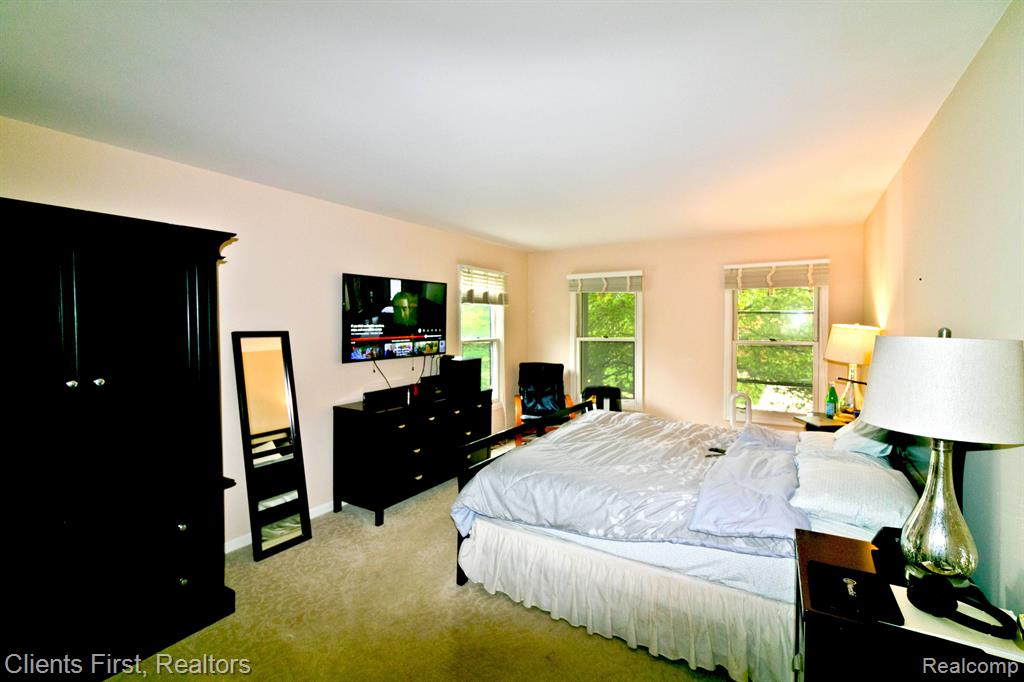 1030 FAIRMOUNT Drive, Ann Arbor, MI 48105 — Photo 18