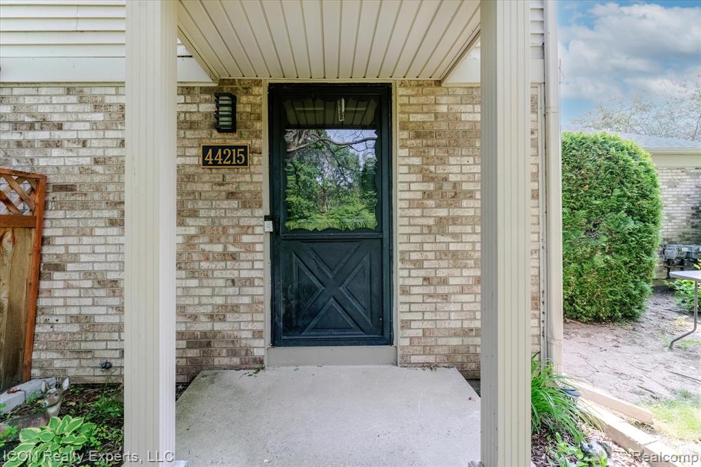 44215 Providence Drive, Clinton Twp, MI 48038 — Photo 4