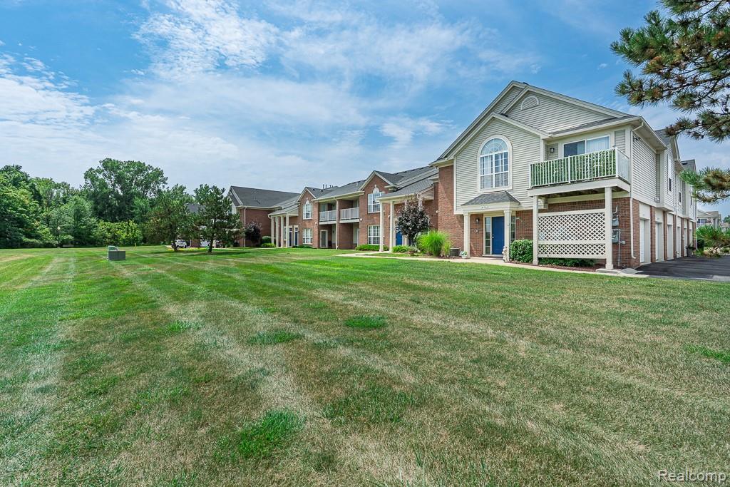 51780 Adler Park Drive W, Chesterfield, MI — Photo 2