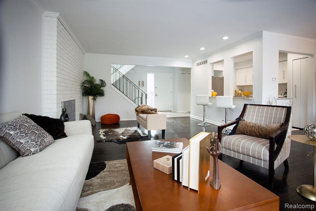 984 STRATFORD Lane E, Bloomfield Hills, MI 48304 — Photo 17