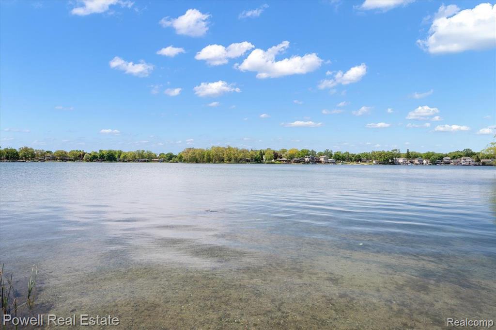 6837 Hatchery Road, Waterford, MI 48327 — Photo 12