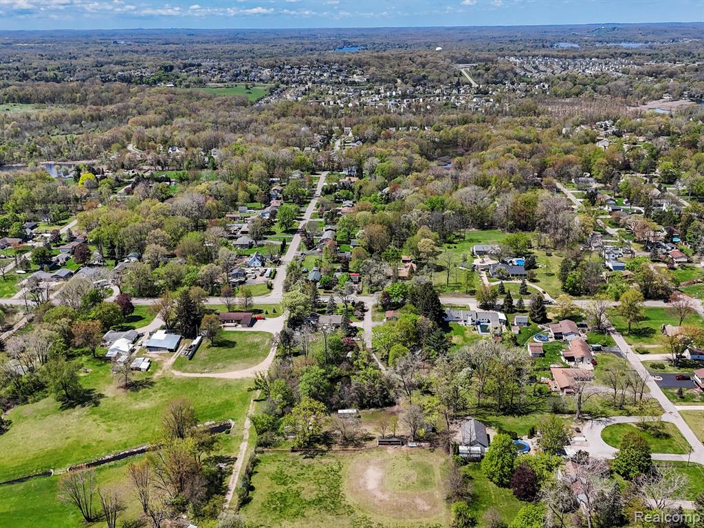 579 S HOSPITAL Road, Waterford, MI 48327 — Photo 58