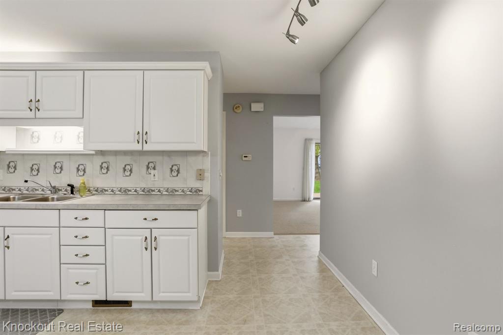 2 Wilshire Drive, Frankenmuth, MI 48734 — Photo 11