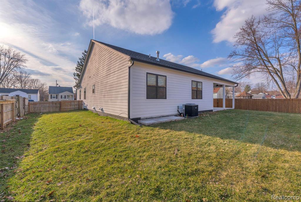 22664 Colgate Street, Farmington, MI 48336 — Photo 46