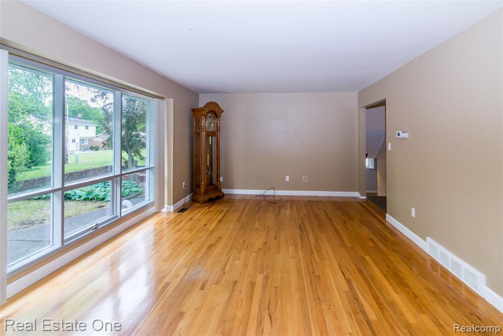 6845 Tamerlane Drive, West Bloomfield, MI — Photo 24