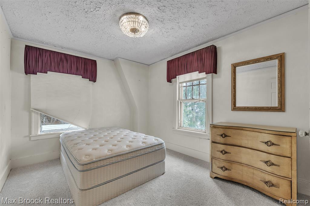 23009 Maple Avenue, Farmington, MI 48336 — Photo 38