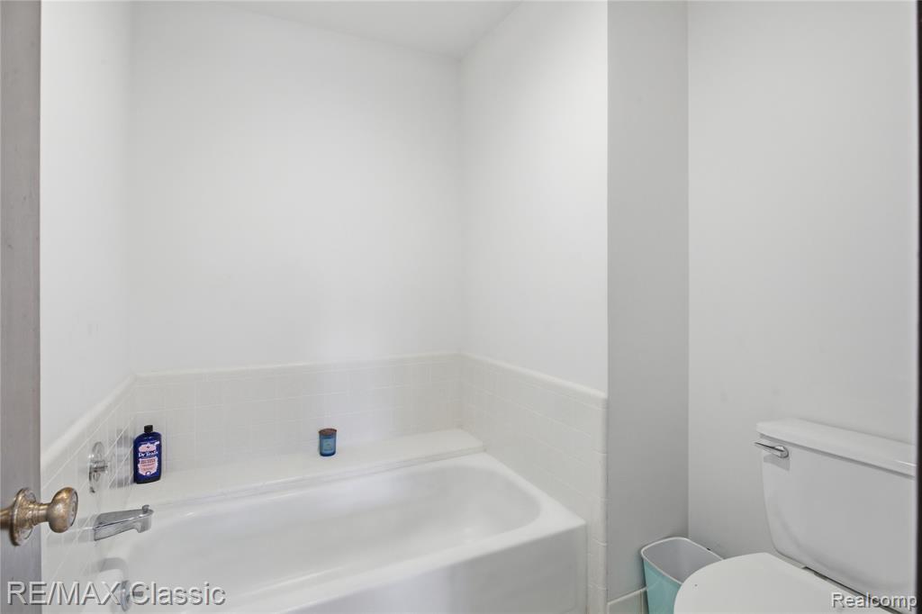 3961 Chablis Street, West Bloomfield, MI 48323 — Photo 29
