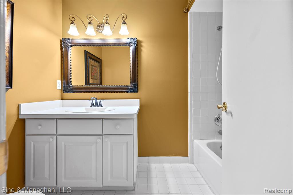 35595 Court Ridge Court, Farmington Hills, MI 48335 — Photo 20