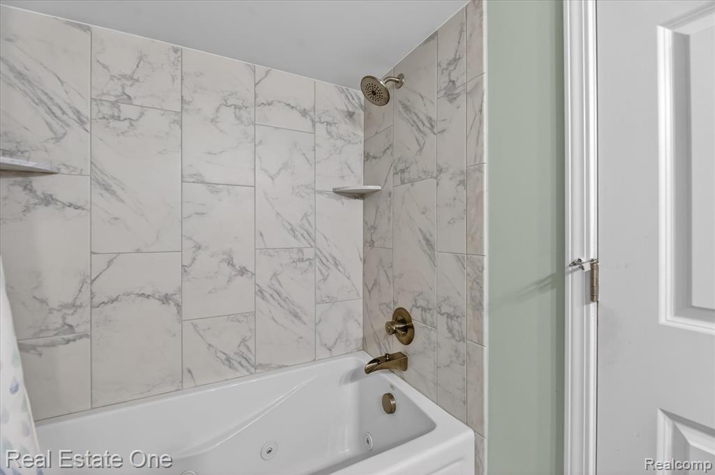 874 N Main Street, Milford, MI 48381 — Photo 23