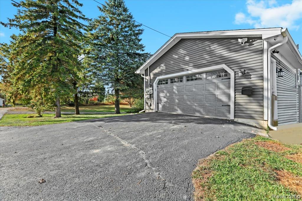 1570 Thayer Road, Ortonville, MI 48462 — Photo 28